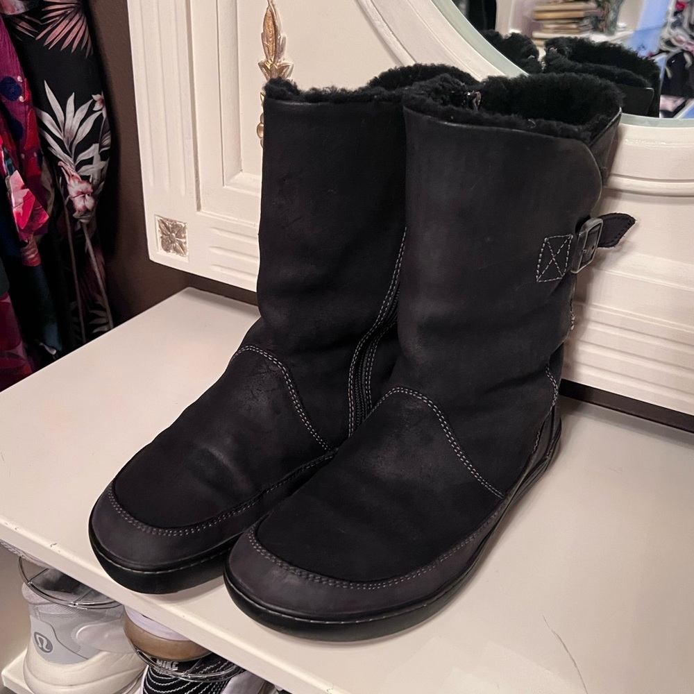 Birkenstock black suede shearling boots size 39. EUC
